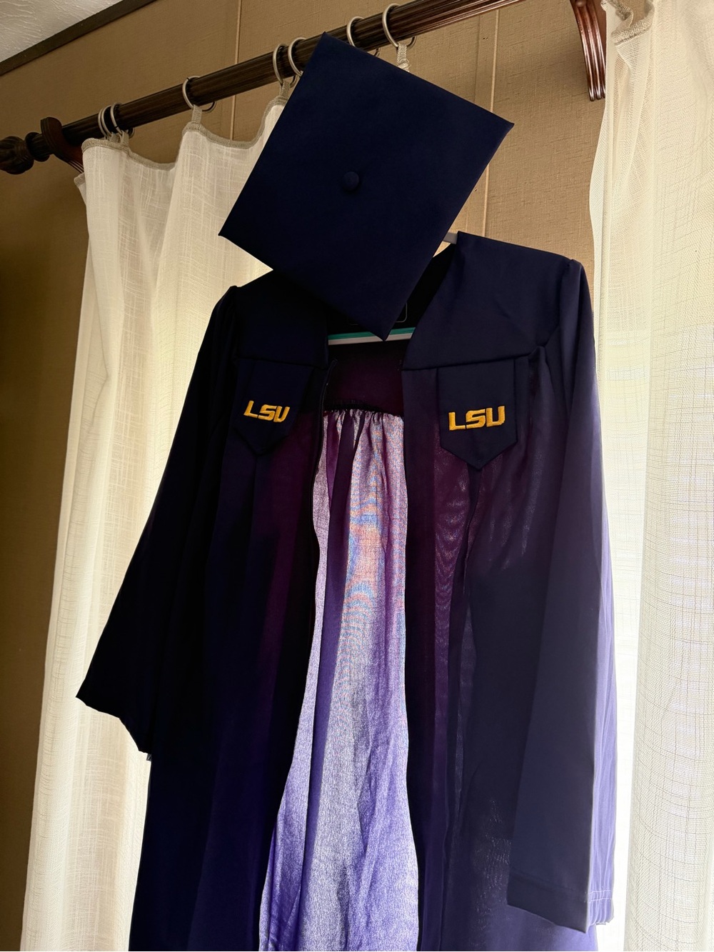 Bachelors LSU Graduation Gown & Cap 5’3”-5’5” Unisex